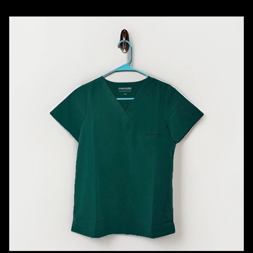 Mandala Hunter Green V-Neck Scrub Top XXS 1 Pocket top
